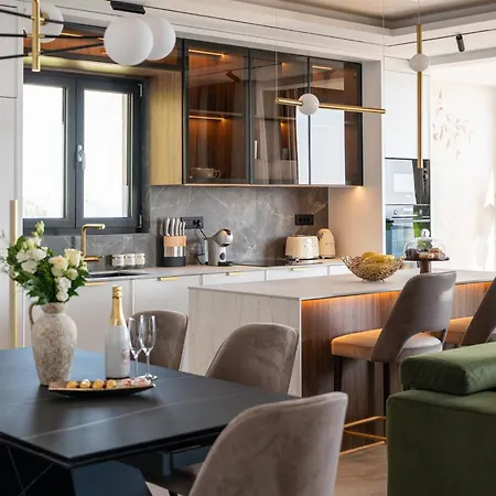 Daire La Dolce Luxury Penthouse With Rooftop Pool & Sea View