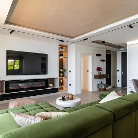 Daire La Dolce Luxury Penthouse With Rooftop Pool & Sea View