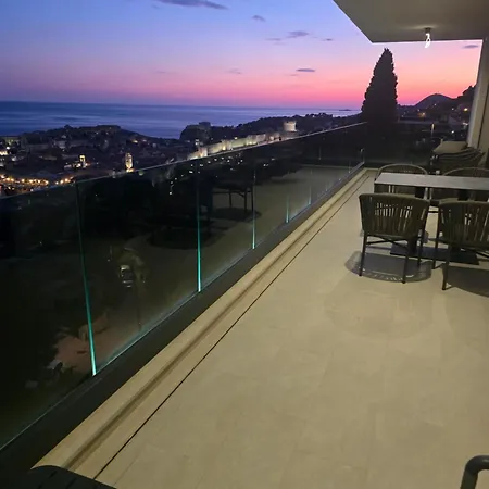 Daire La Dolce Luxury Penthouse With Rooftop Pool & Sea View Dubrovnik