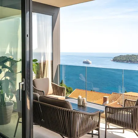 La Dolce Luxury Penthouse With Rooftop Pool & Sea View