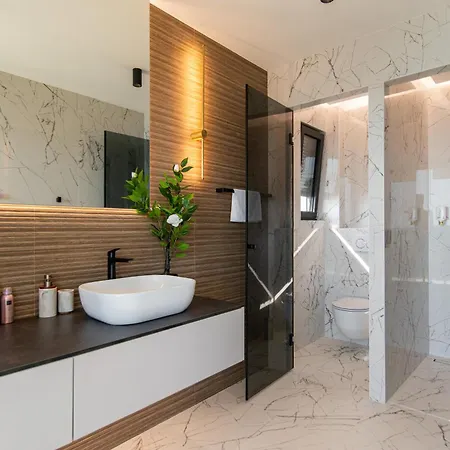 דירה La Dolce Luxury Penthouse With Rooftop Pool & Sea View