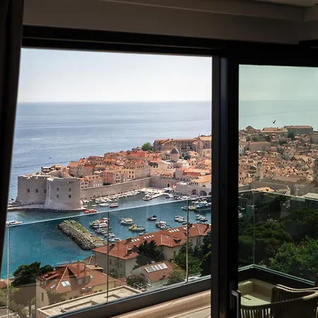 La Dolce Luxury Penthouse With Rooftop Pool & Sea View *