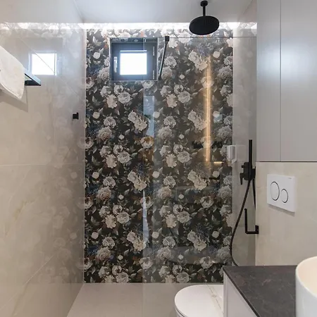 Daire La Dolce Luxury Penthouse With Rooftop Pool & Sea View