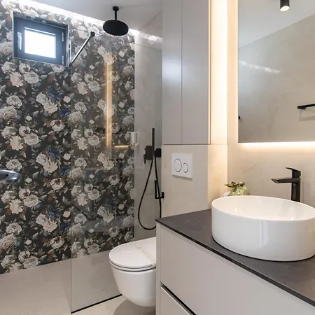 Daire La Dolce Luxury Penthouse With Rooftop Pool & Sea View *