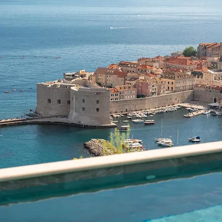 La Dolce Luxury Penthouse With Rooftop Pool & Sea View *