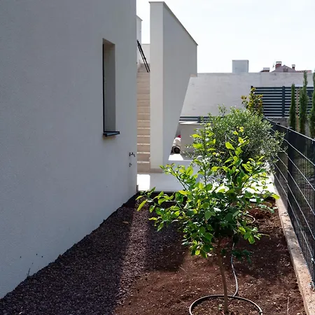 La Dolce Luxury Penthouse With Rooftop Pool & Sea View *